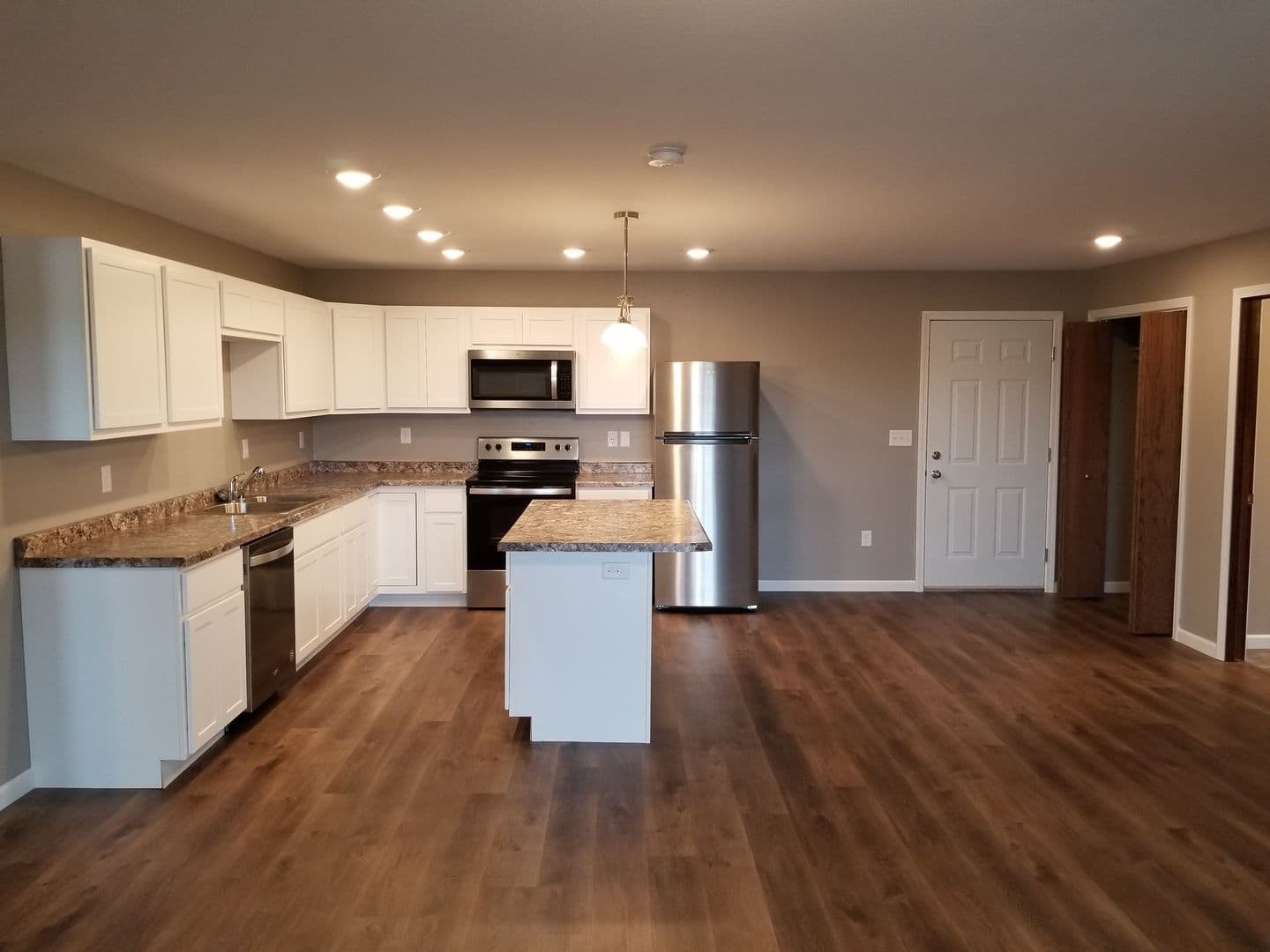Willmar Apartment: 1001 30th St. NW