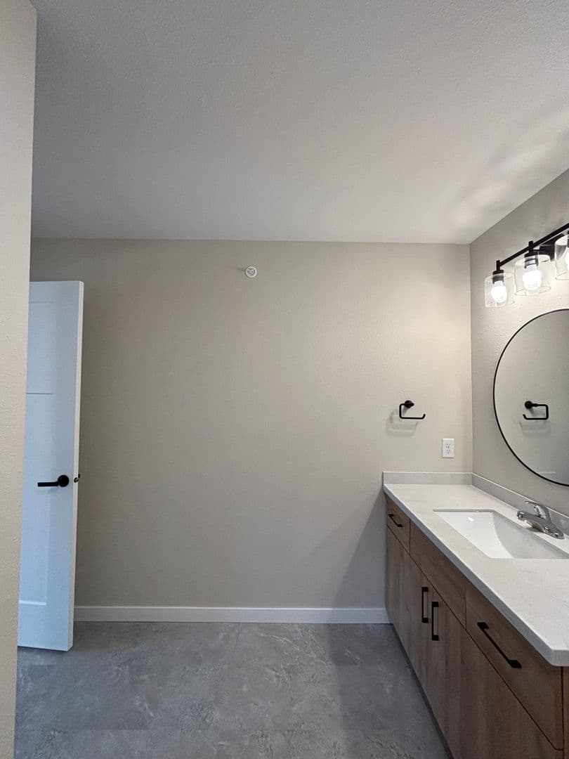 Alexandria Apartment: 1829 Oakview Ave SE