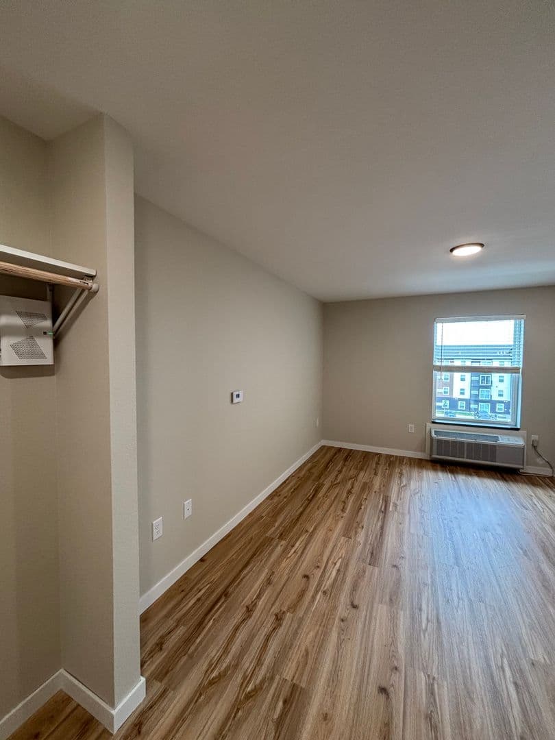 Alexandria Apartment: 1829 Oakview Ave SE