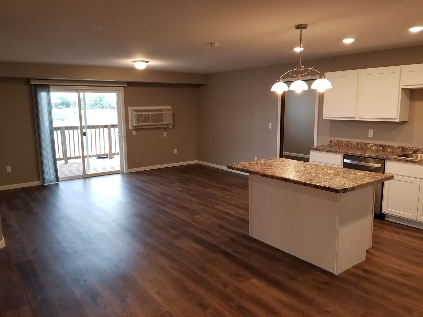 Willmar Apartment: 1001 30th St. NW