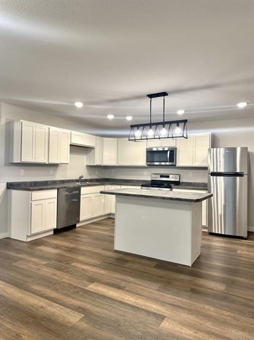 Willmar Apartment: 1031 30th Street Northwest
