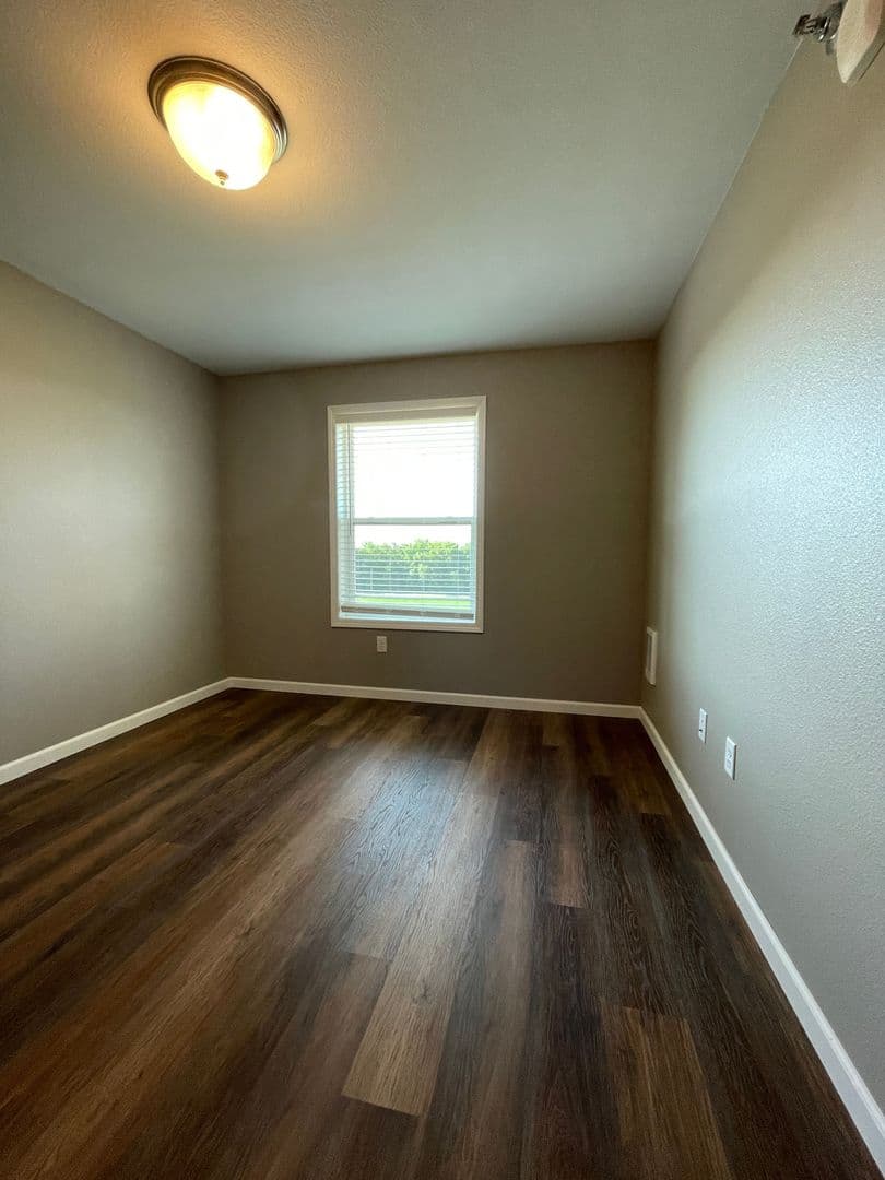 Willmar Apartment: 1011 30th St. NW