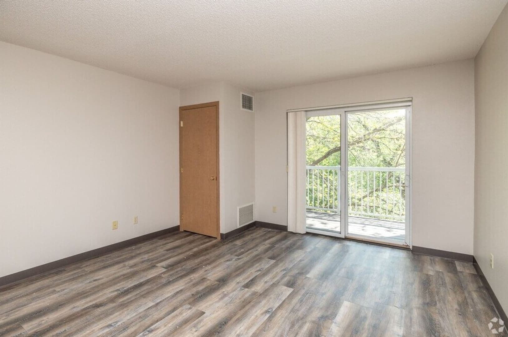 Faribault Apartment: 715 Central Ave