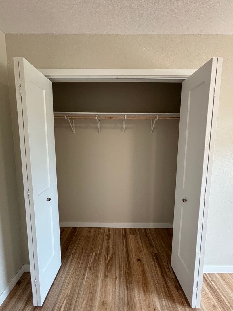 Alexandria Apartment: 1829 Oakview Ave SE
