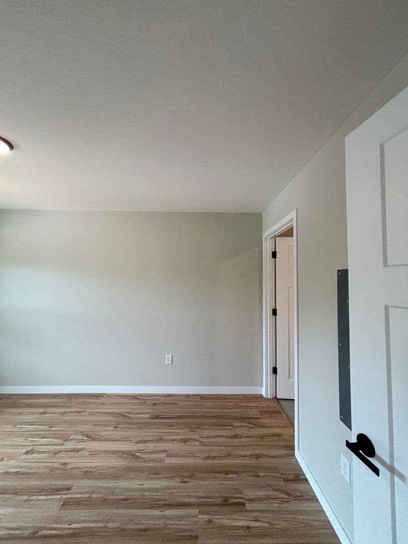 Alexandria Apartment: 1829 Oakview Ave SE