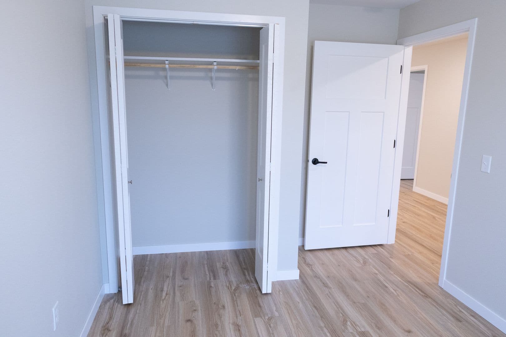 Alexandria Apartment: 1825 Oakview Ave SE
