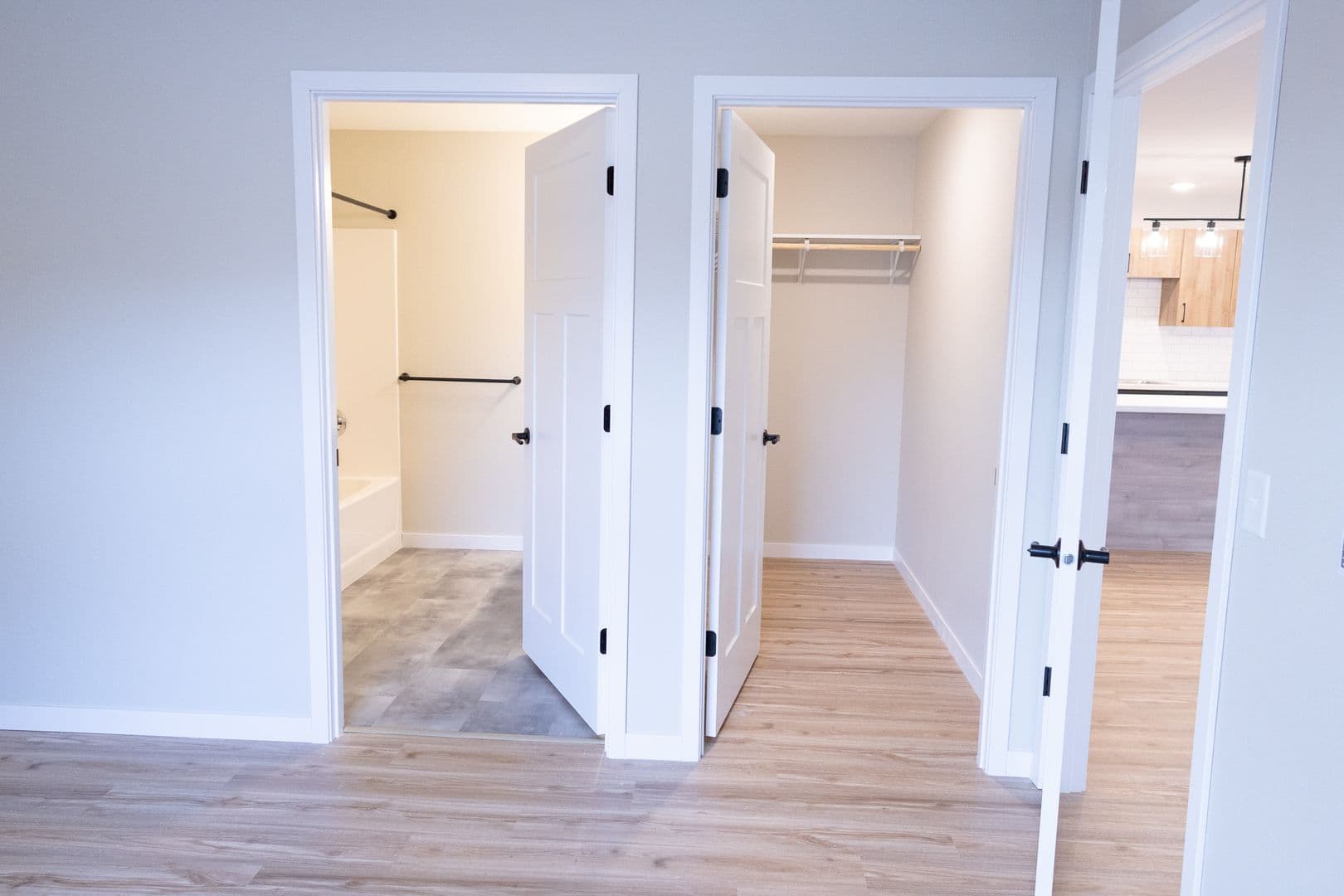 Alexandria Apartment: 1825 Oakview Ave SE
