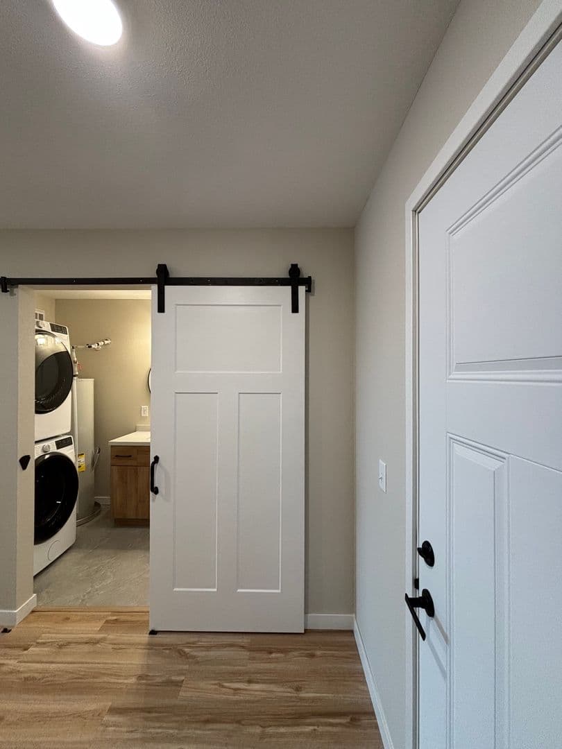 Alexandria Apartment: 1829 Oakview Ave SE