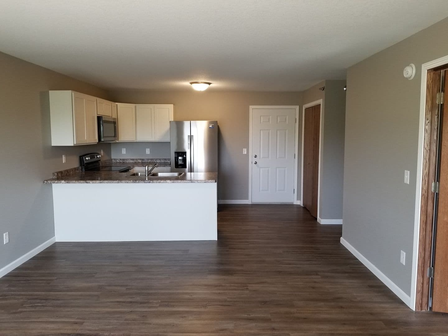 Alexandria Apartment: 1880 10th Avenue East