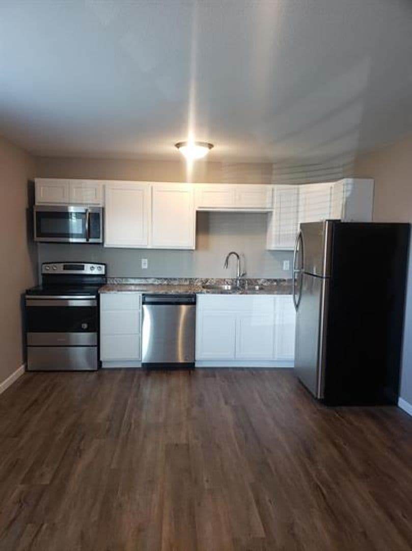 Alexandria Apartment: 1770 10th Ave East