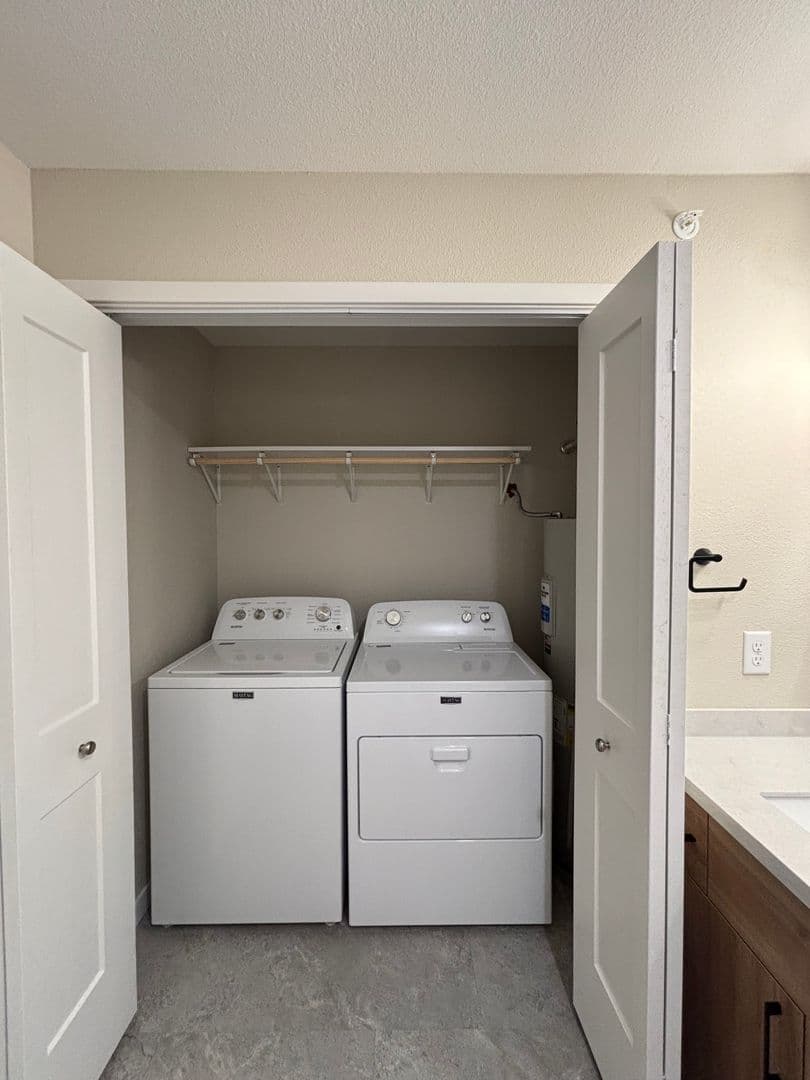 Alexandria Apartment: 1829 Oakview Ave SE