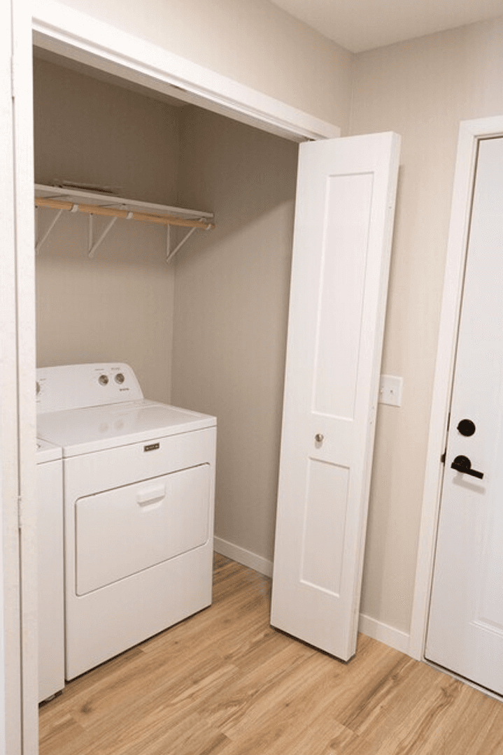 Morris Apartment: 506 Columbia Avenue