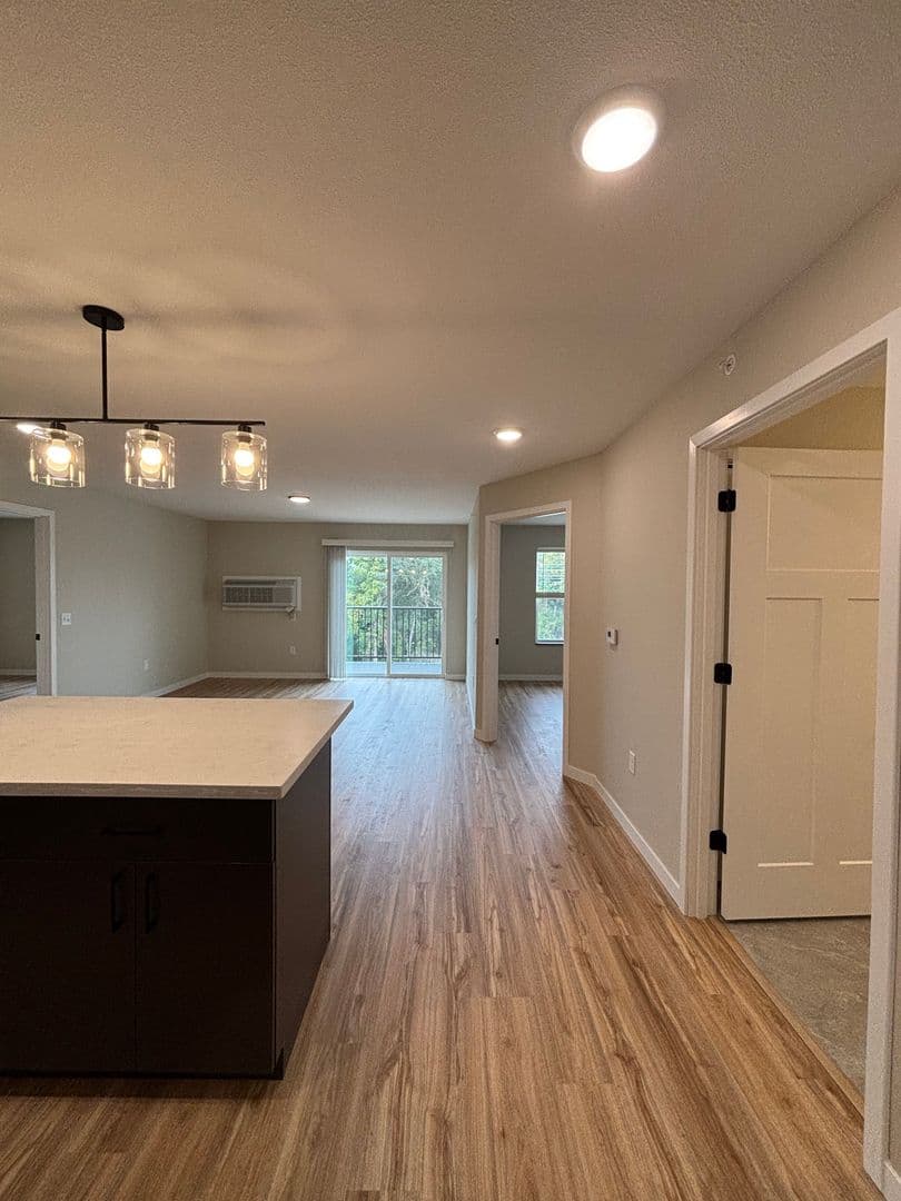 Alexandria Apartment: 1829 Oakview Ave SE