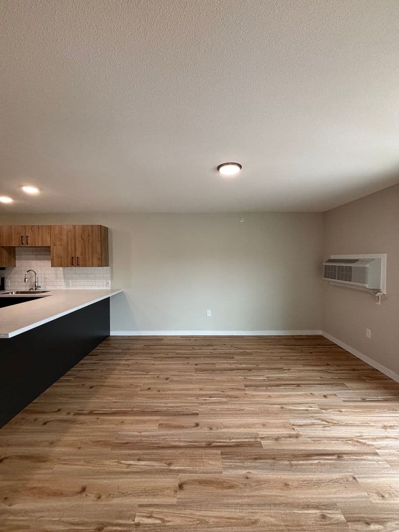 Alexandria Apartment: 1829 Oakview Ave SE
