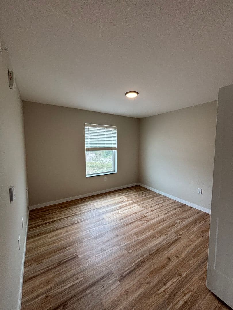 Alexandria Apartment: 1829 Oakview Ave SE
