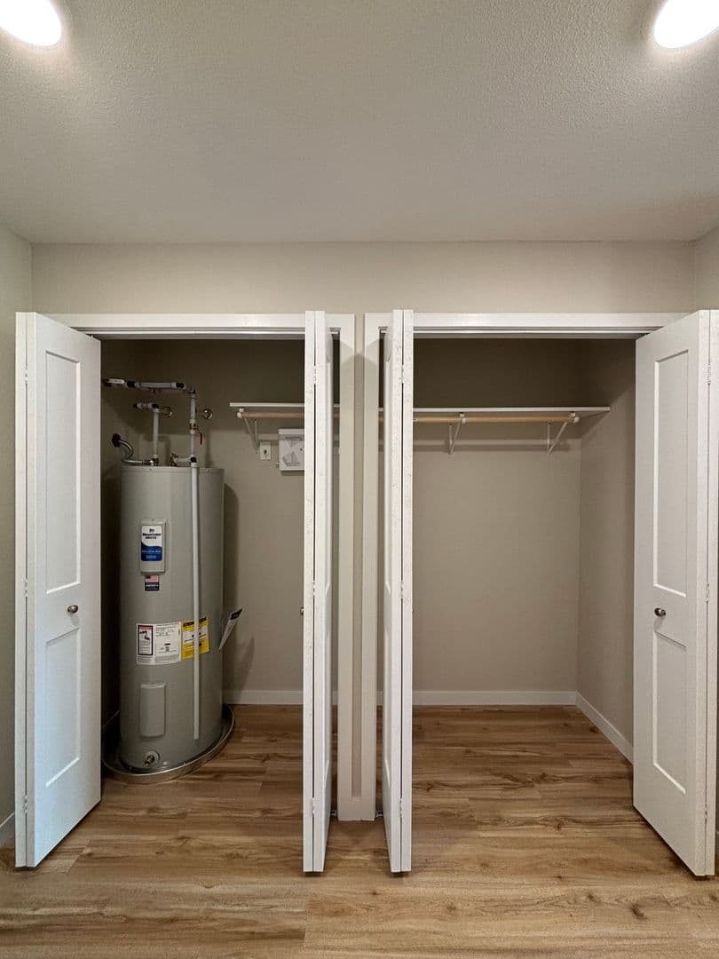 Alexandria Apartment: 1829 Oakview Ave SE