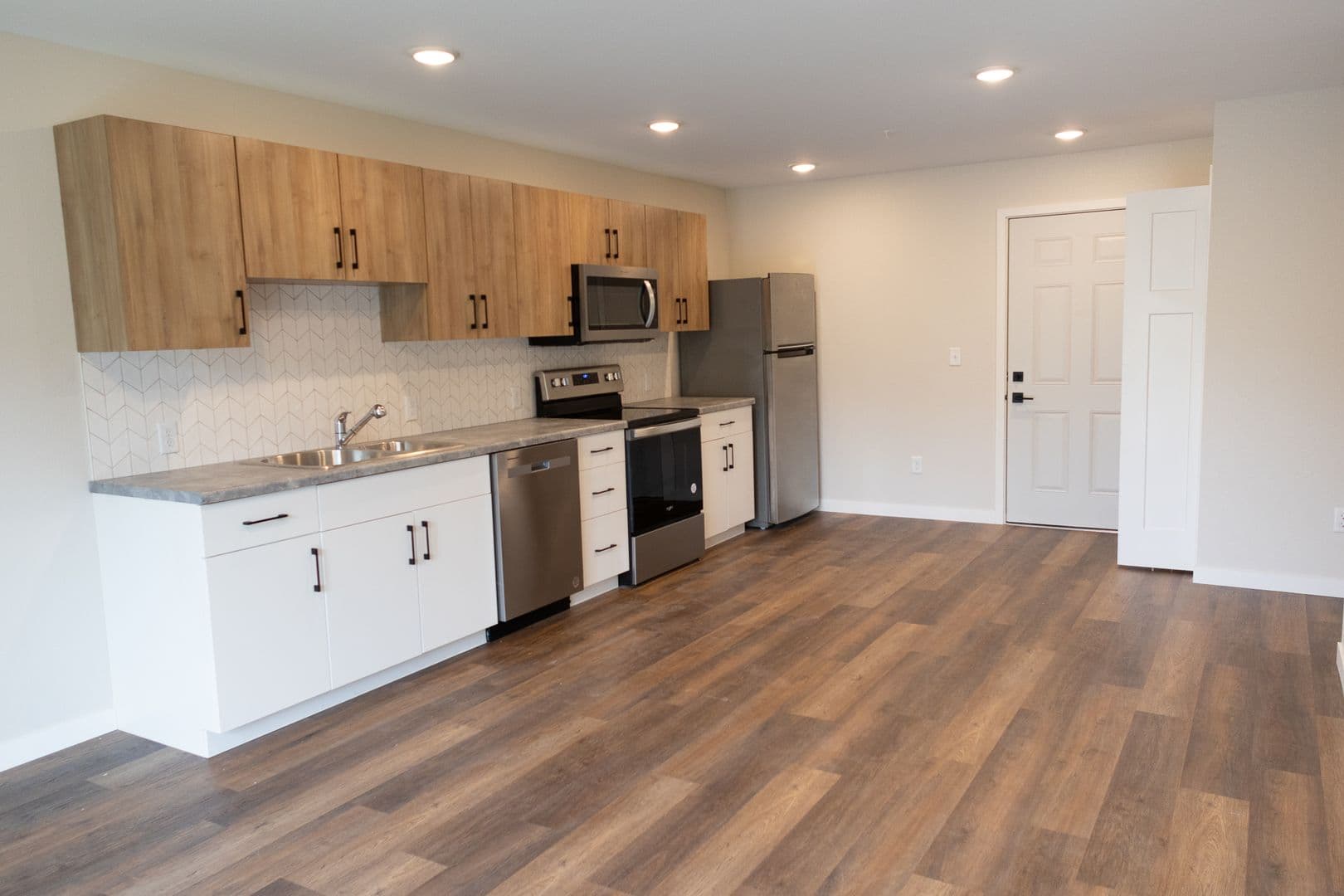 Willmar Apartment: 1020 Lakeland Drive Northeast