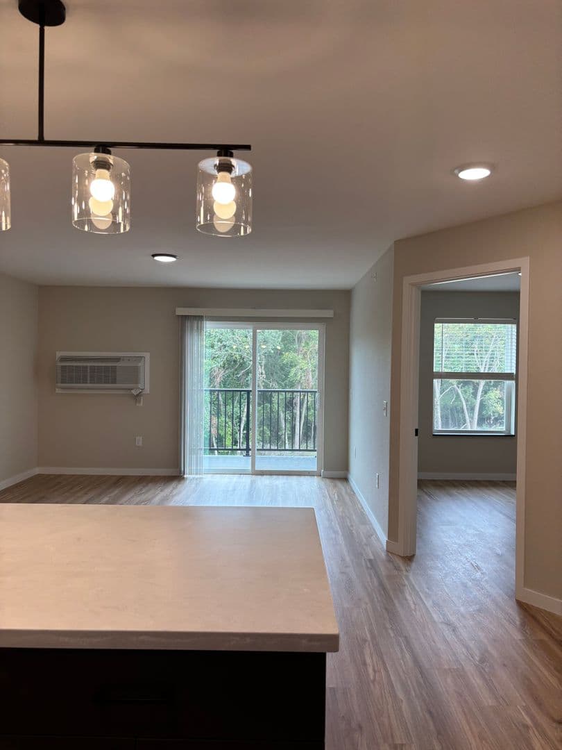 Alexandria Apartment: 1829 Oakview Ave SE