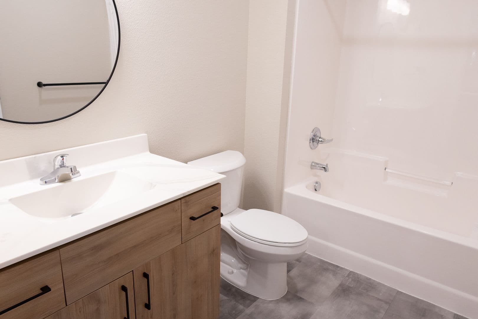 Alexandria Apartment: 1825 Oakview Ave SE
