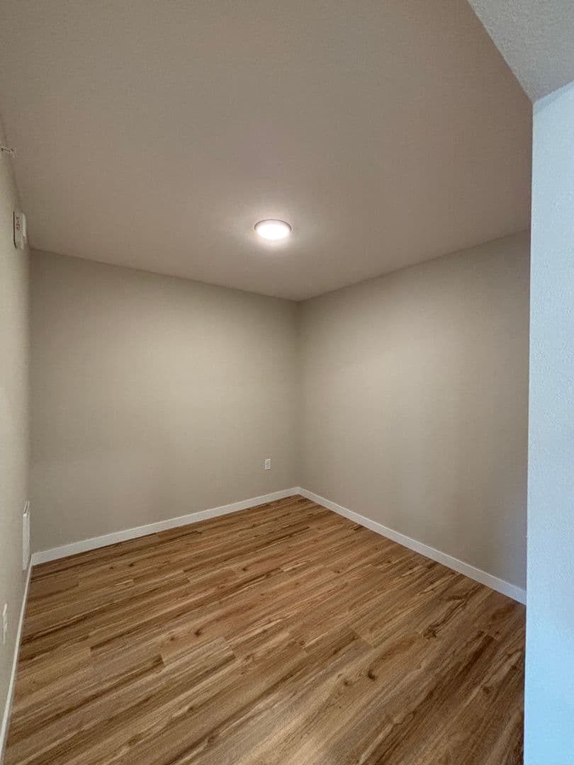 Alexandria Apartment: 1829 Oakview Ave SE