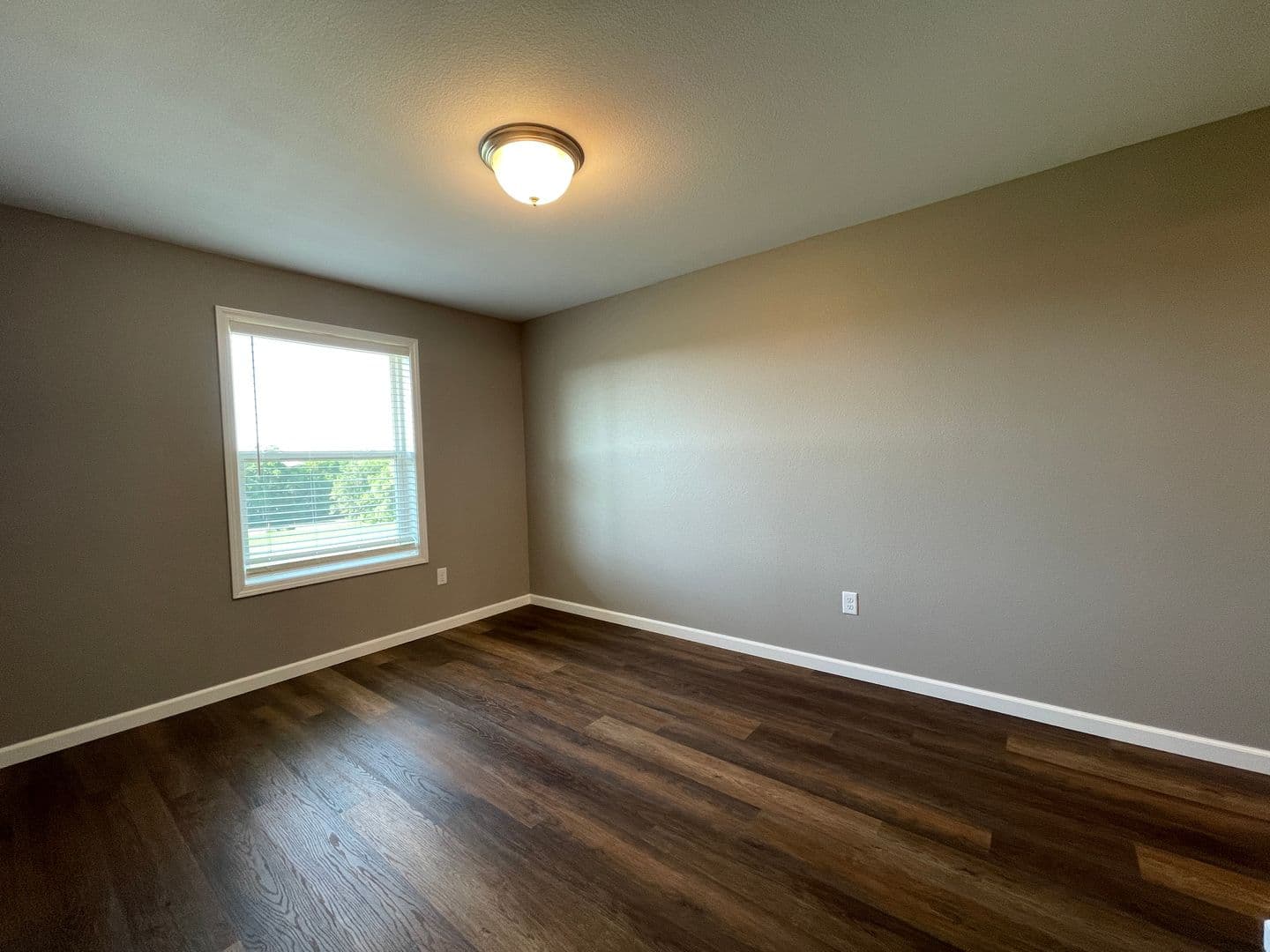 Willmar Apartment: 1011 30th St. NW