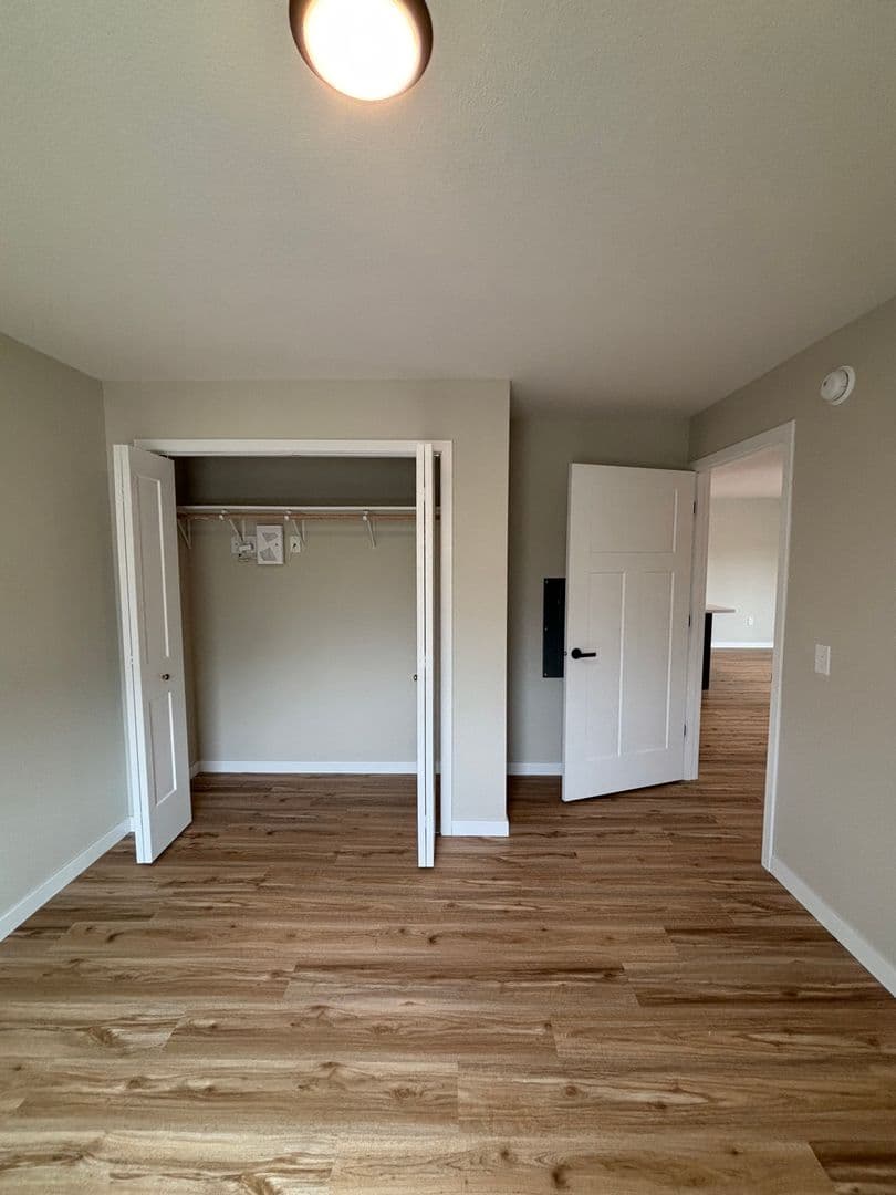 Alexandria Apartment: 1829 Oakview Ave SE