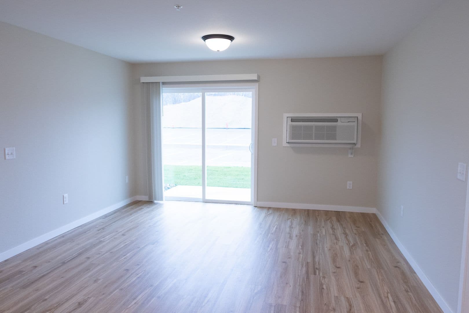 Alexandria Apartment: 1825 Oakview Ave SE