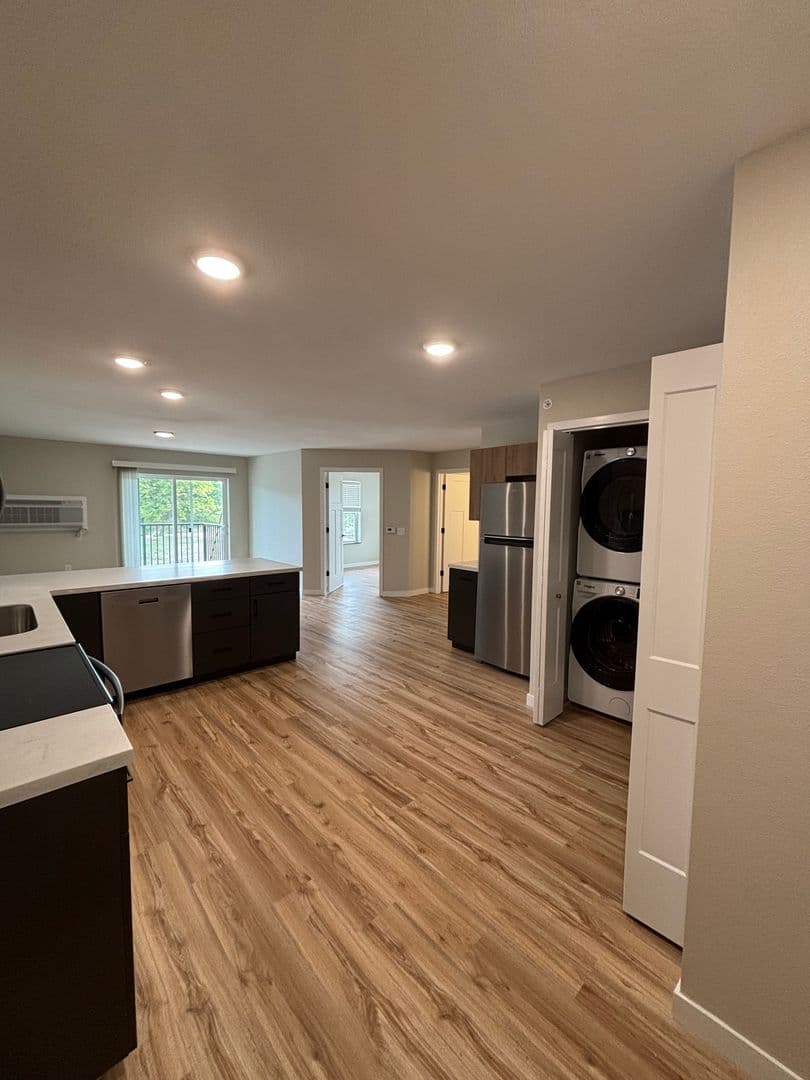 Alexandria Apartment: 1829 Oakview Ave SE