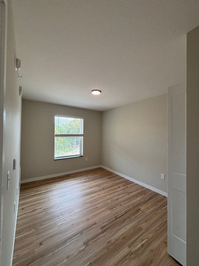 Alexandria Apartment: 1829 Oakview Ave SE