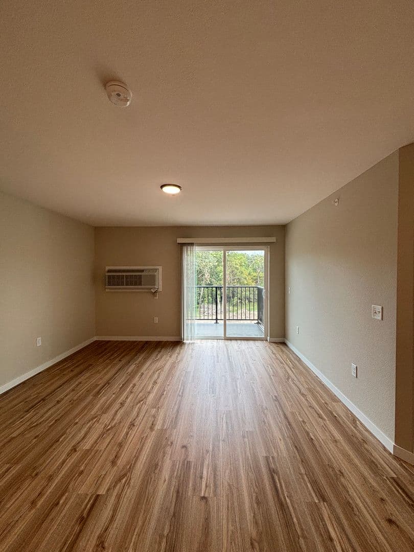 Alexandria Apartment: 1829 Oakview Ave SE
