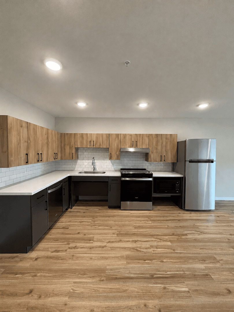 Alexandria Apartment: 1829 Oakview Ave SE
