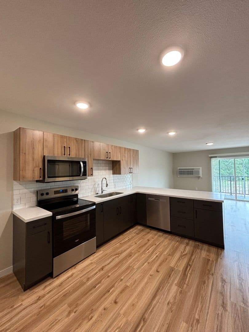Alexandria Apartment: 1829 Oakview Ave SE