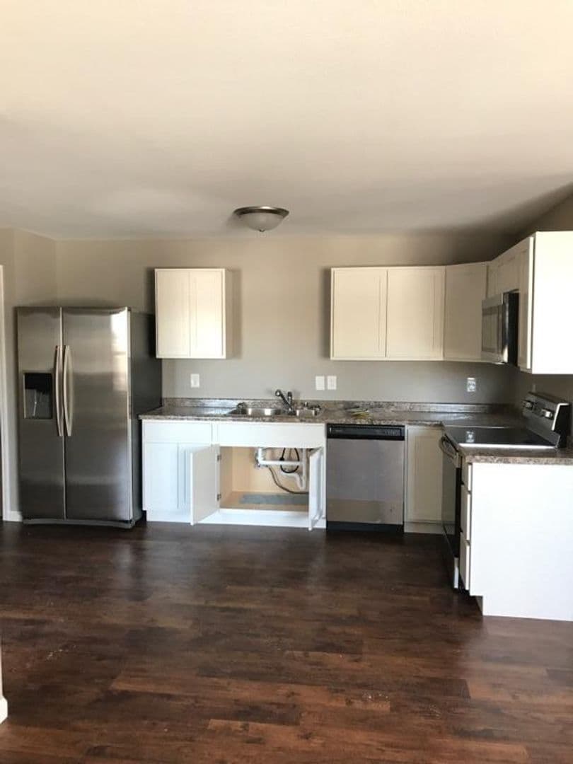 Pelican Rapids Apartment: 520 3rd Street NW