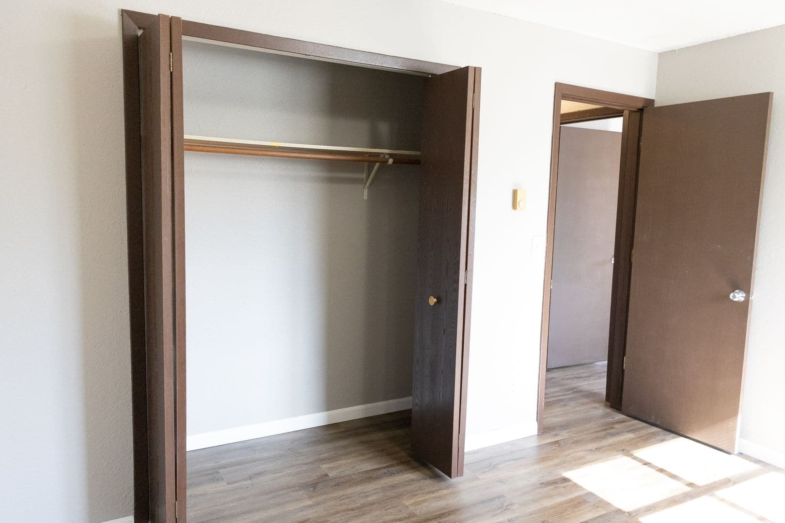 Alexandria Apartment: 304 Kenwood Drive