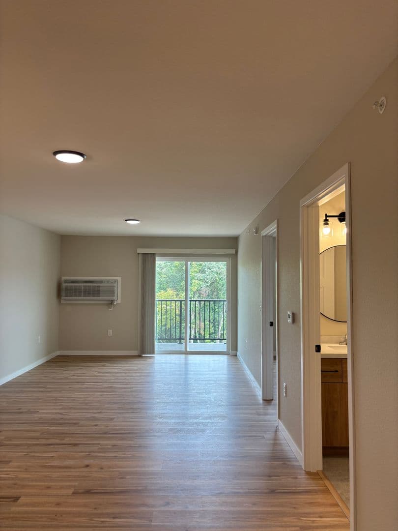 Alexandria Apartment: 1829 Oakview Ave SE