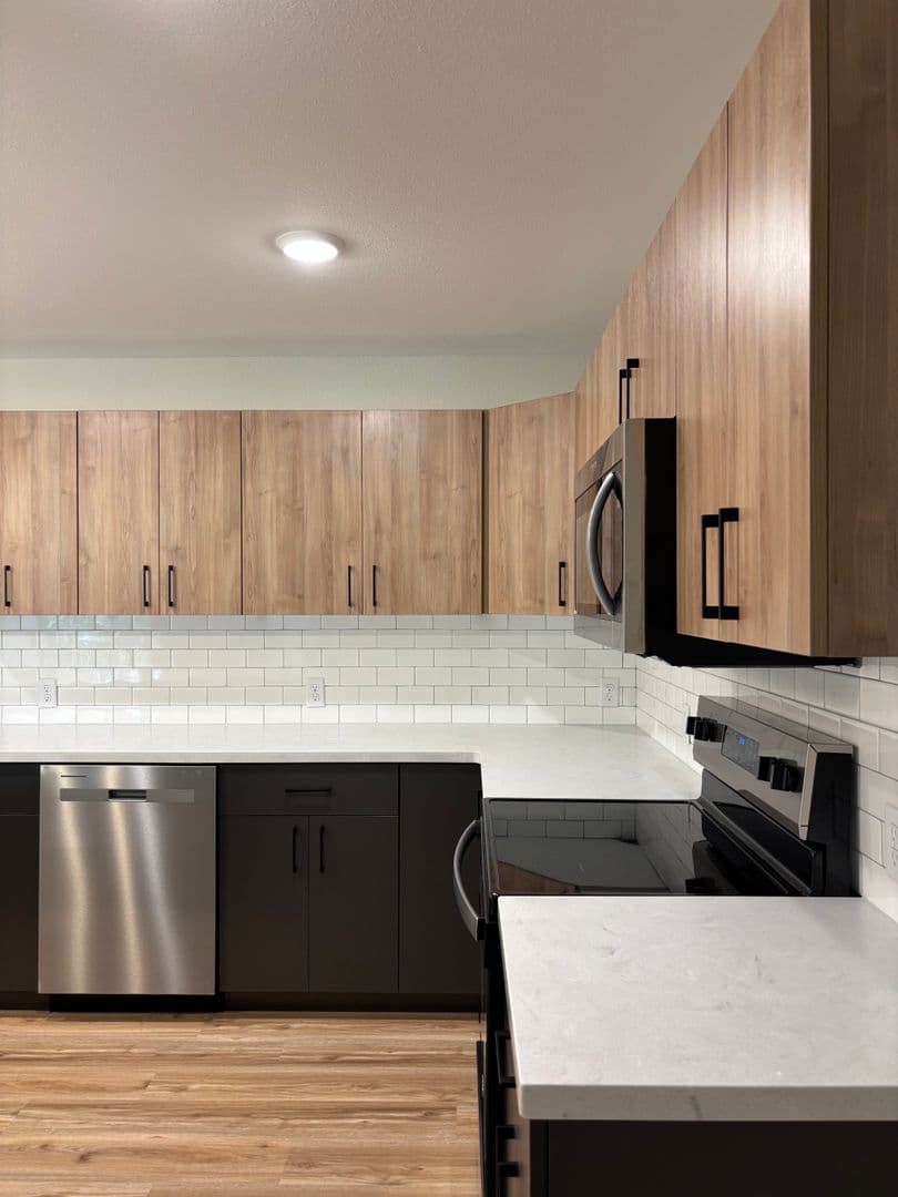 Alexandria Apartment: 1829 Oakview Ave SE