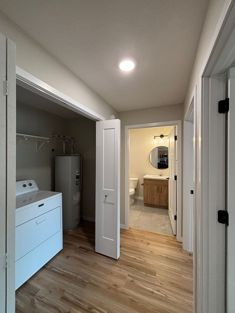 Alexandria Apartment: 1829 Oakview Ave SE