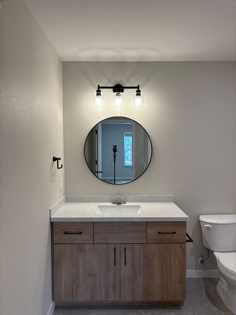 Alexandria Apartment: 1829 Oakview Ave SE