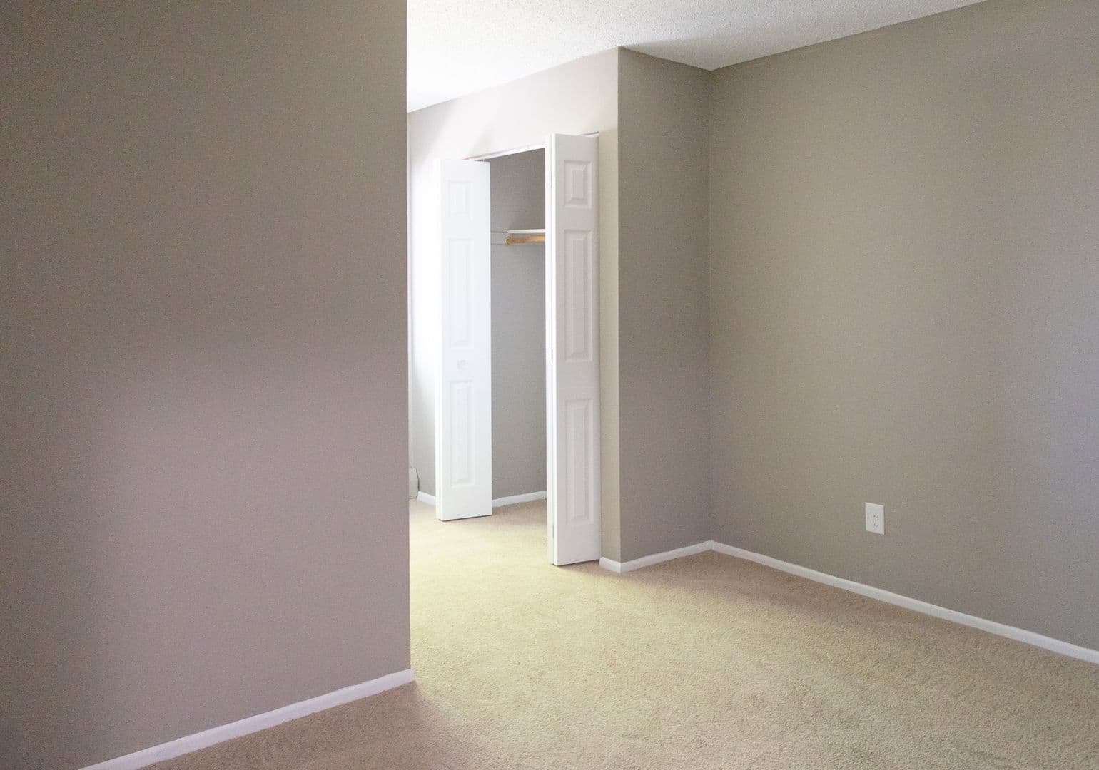 Farmington Apartment: 1337 Centennial Dr