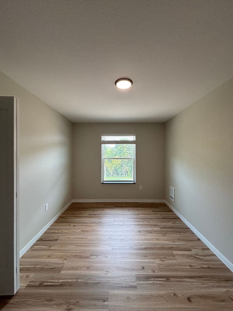 Alexandria Apartment: 1829 Oakview Ave SE