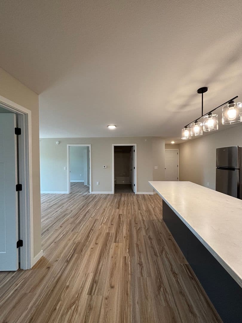Alexandria Apartment: 1829 Oakview Ave SE