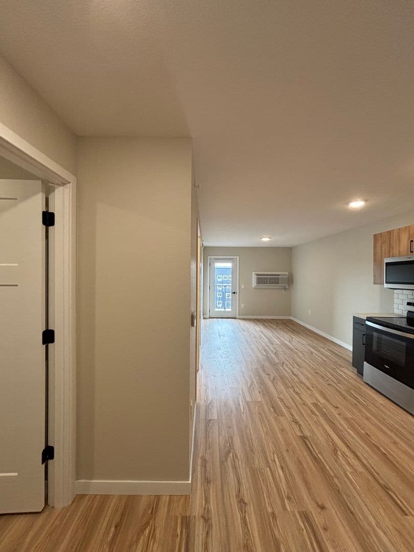 Alexandria Apartment: 1829 Oakview Ave SE