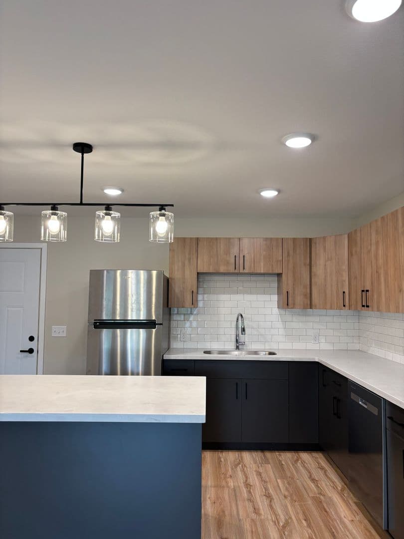 Alexandria Apartment: 1829 Oakview Ave SE