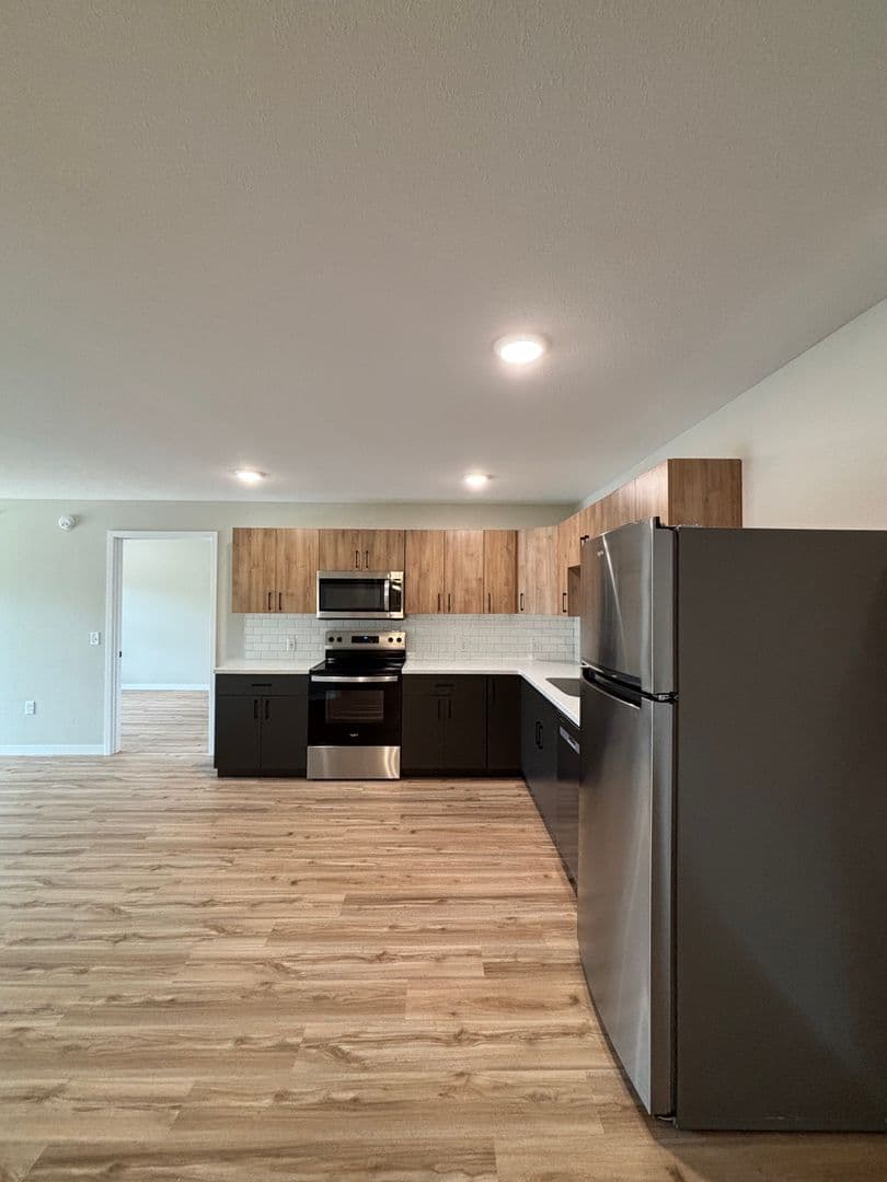 Alexandria Apartment: 1829 Oakview Ave SE