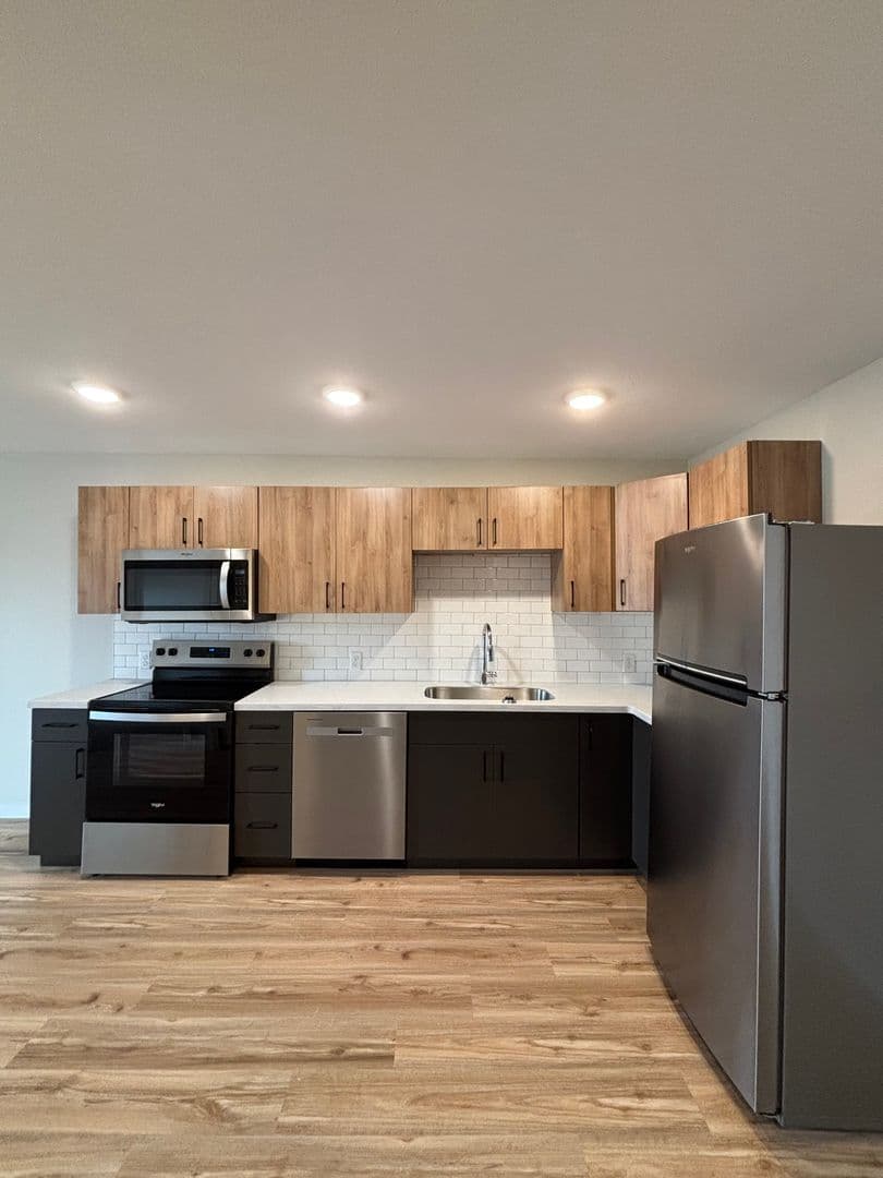 Alexandria Apartment: 1829 Oakview Ave SE
