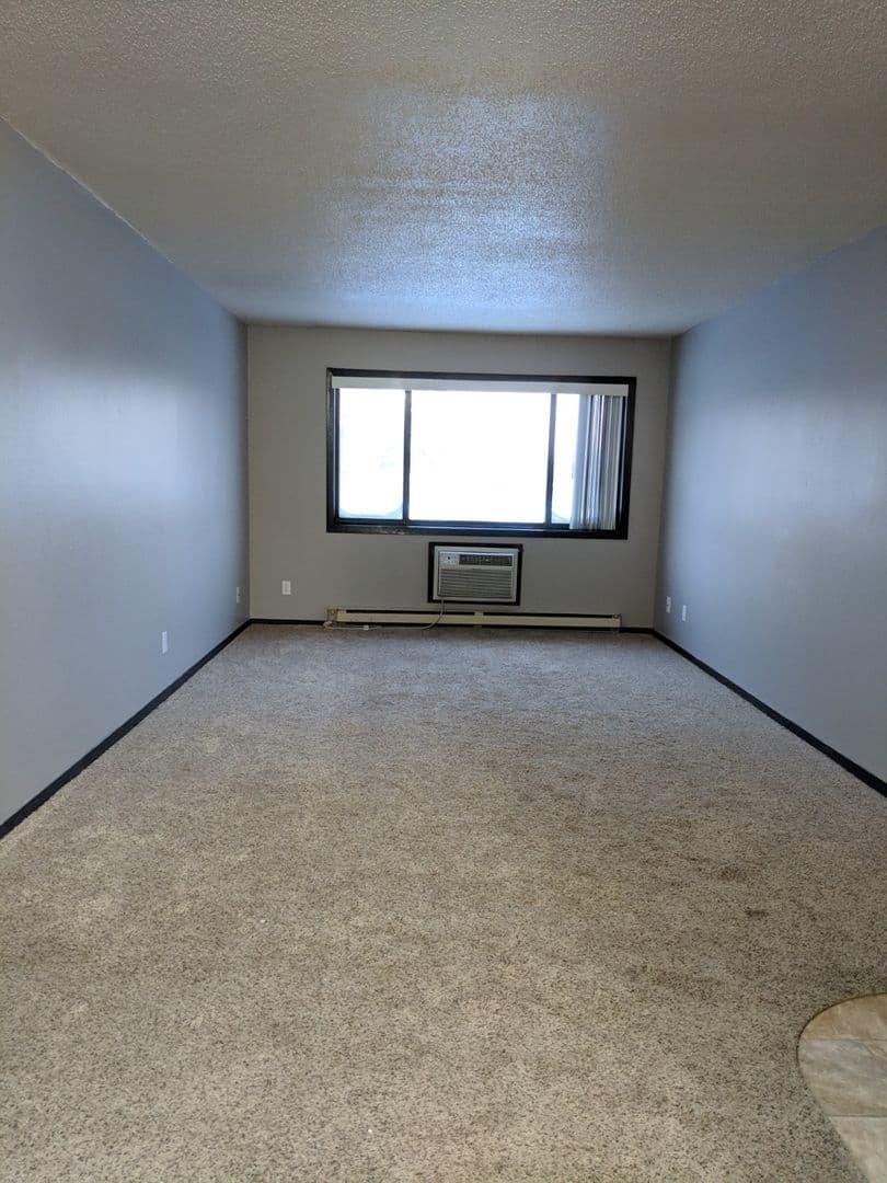 Fergus Falls Apartment: 407 West Fir Avenue