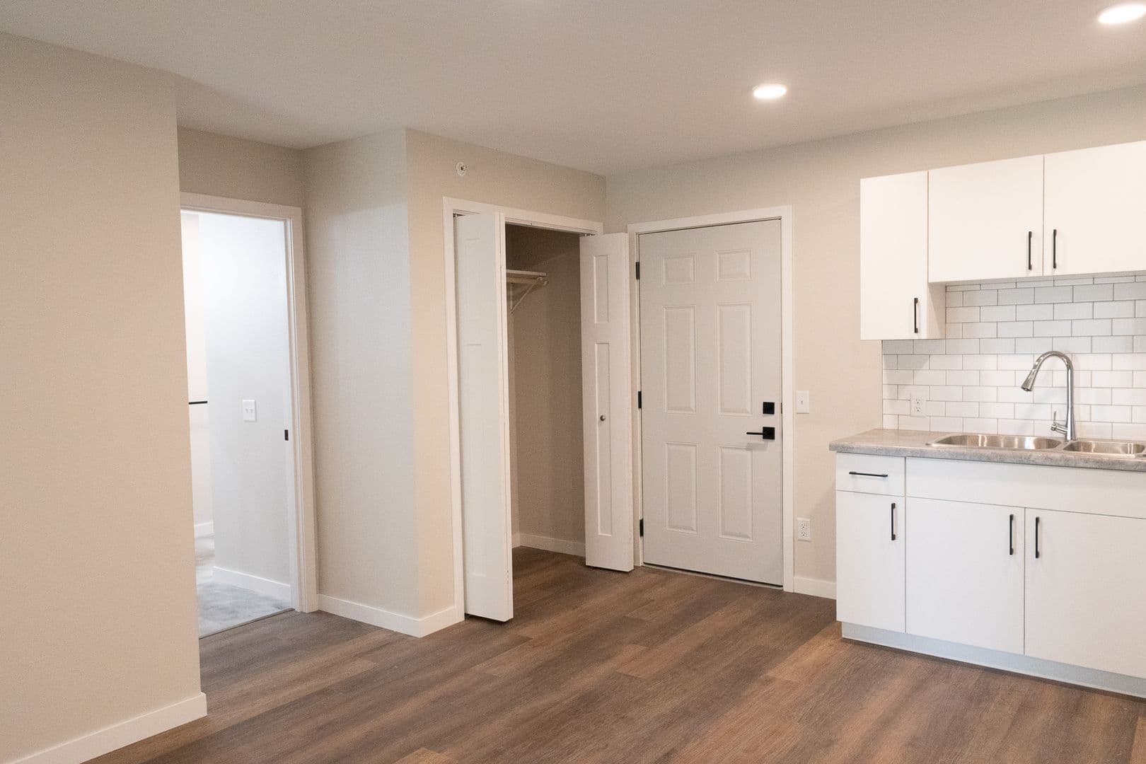 Faribault Apartment: 1740 Willow Street
