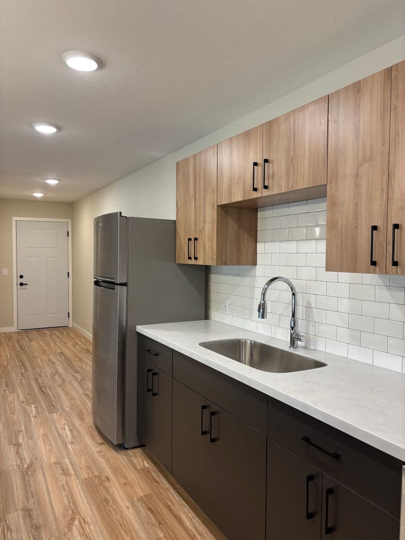 Alexandria Apartment: 1829 Oakview Ave SE