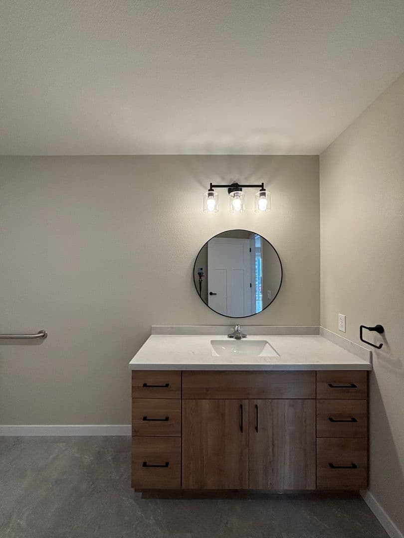 Alexandria Apartment: 1829 Oakview Ave SE