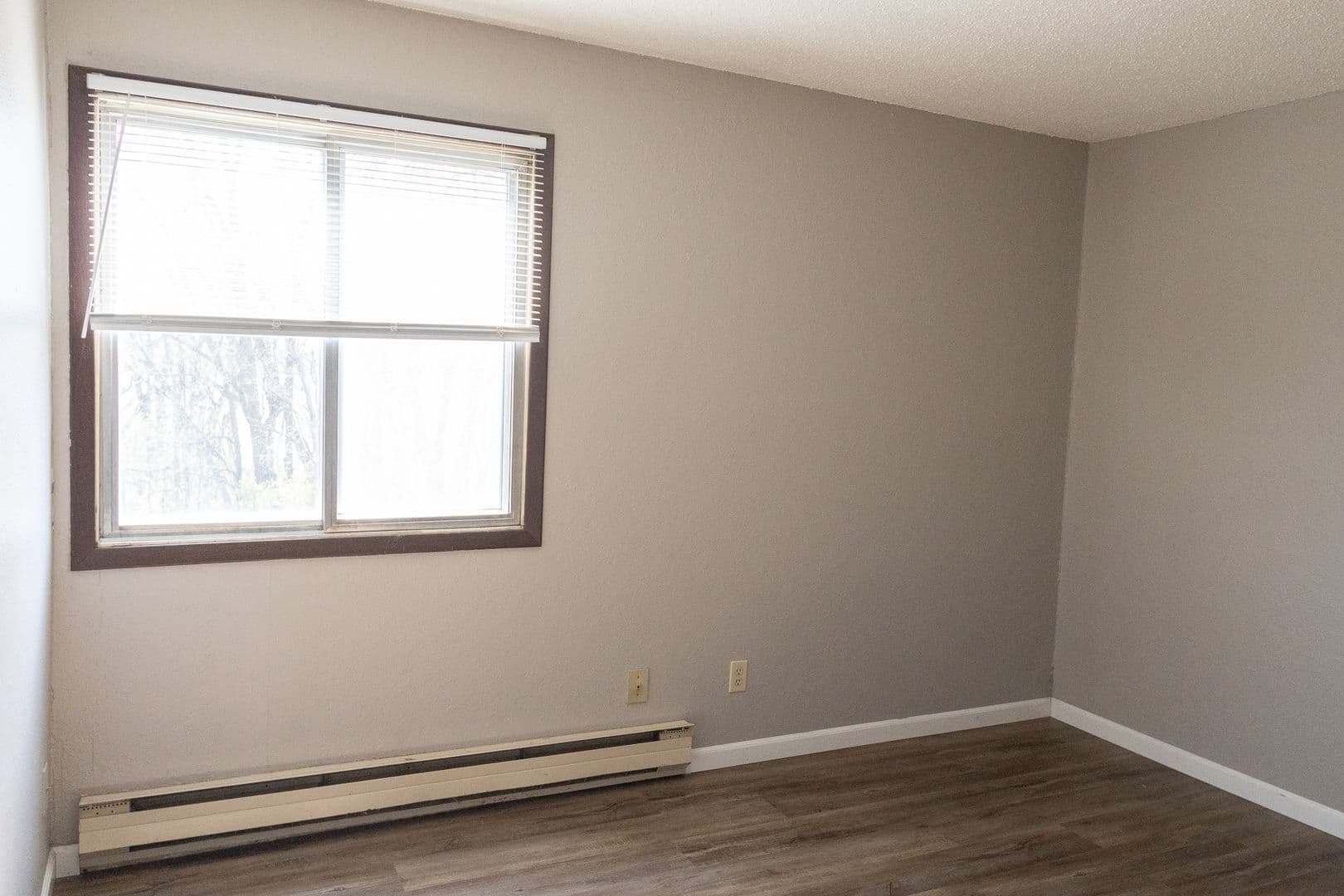 Alexandria Apartment: 304 Kenwood Drive